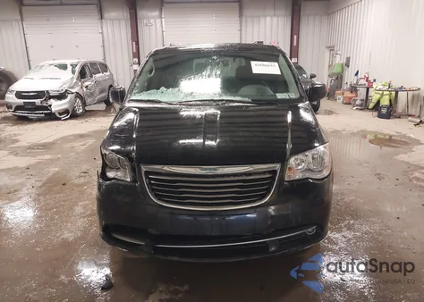 2016 Chrysler Town & Country Touring z USA, uszkodzony, nr VIN 2C4RC1BG4GR281900